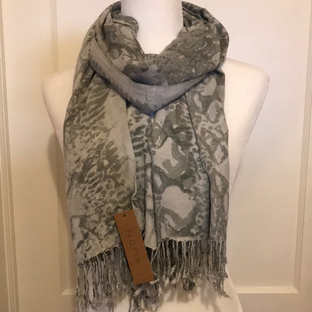 NWT Noma pashmina scarf/shawl  grey 27 1/2x 68”